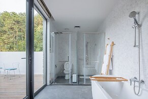 LOSTVILLA Green Gable-Anji