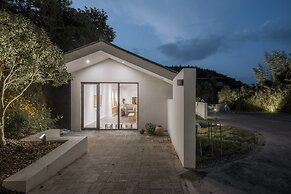 LOSTVILLA Green Gable-Anji