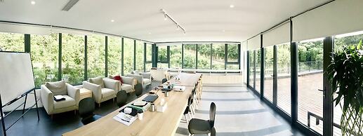 LOSTVILLA Green Gable-Anji