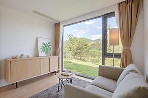 LOSTVILLA Green Gable-Anji