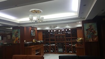 Appart'hôtel Micheline Suites Bastos