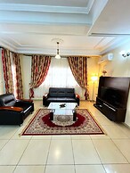 Appart'hôtel Micheline Suites Bastos