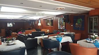 Appart'hôtel Micheline Suites Bastos