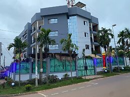 Appart'hôtel Micheline Suites Bastos