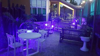 Appart'hôtel Micheline Suites Bastos