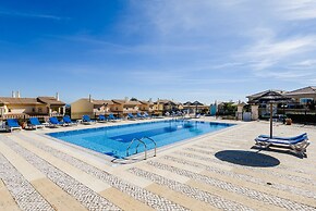 Fairview Golfside Apartment at Boavista