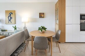 Fairview Golfside Apartment at Boavista