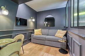 MONTAIGNE EXECUTIVE SUITE