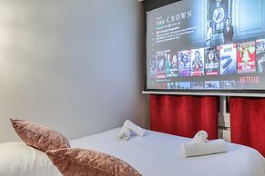 MONTAIGNE EXECUTIVE SUITE