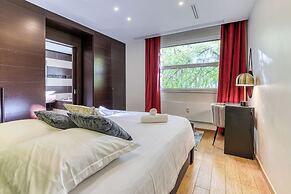 MONTAIGNE EXECUTIVE SUITE