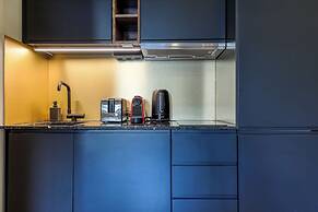 MONTAIGNE EXECUTIVE SUITE