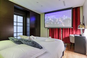 MONTAIGNE EXECUTIVE SUITE