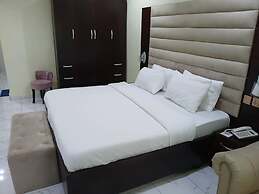 Golden Top Hotel