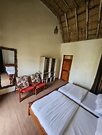Bugoma Palms Resort Beach and Hotel