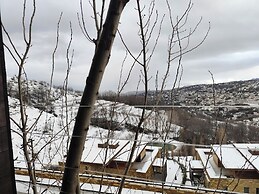 Redrock 1 br chalet  faqra . Faraya