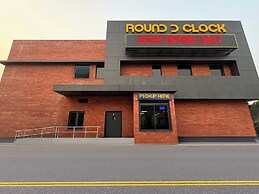Round D Clock