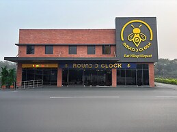 Round D Clock