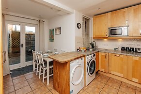 Rose Cottage - Central Henley