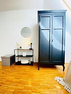 Comfy 3BR Apt With Living Room Balcony