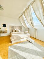 Comfy 3BR Apt With Living Room Balcony
