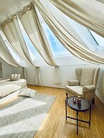 Comfy 3BR Apt With Living Room Balcony