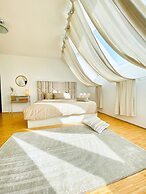 Comfy 3BR Apt With Living Room Balcony