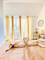 Comfy 3BR Apt With Living Room Balcony
