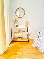 Comfy 3BR Apt With Living Room Balcony