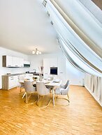 Comfy 3BR Apt With Living Room Balcony
