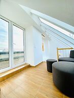Comfy 3BR Apt With Living Room Balcony