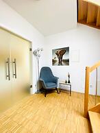 Comfy 3BR Apt With Living Room Balcony