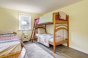 Lake Winnisquam Home: Fish, Hike & Explore!