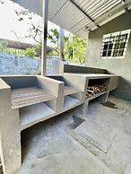 Peaceful Morales Getaway With 3 Spacious Bedrooms