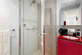Luxurious one Bedroom Apartment With Pool
