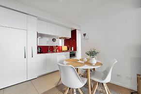 Luxurious one Bedroom Apartment With Pool