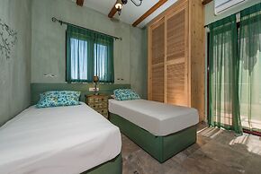 Amorosa Villas