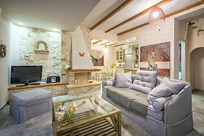 Amorosa Villas