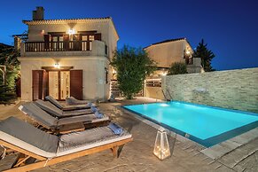 Amorosa Villas
