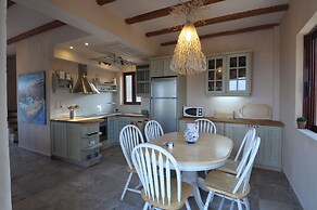 Amorosa Villas