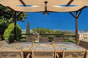 Amorosa Villas