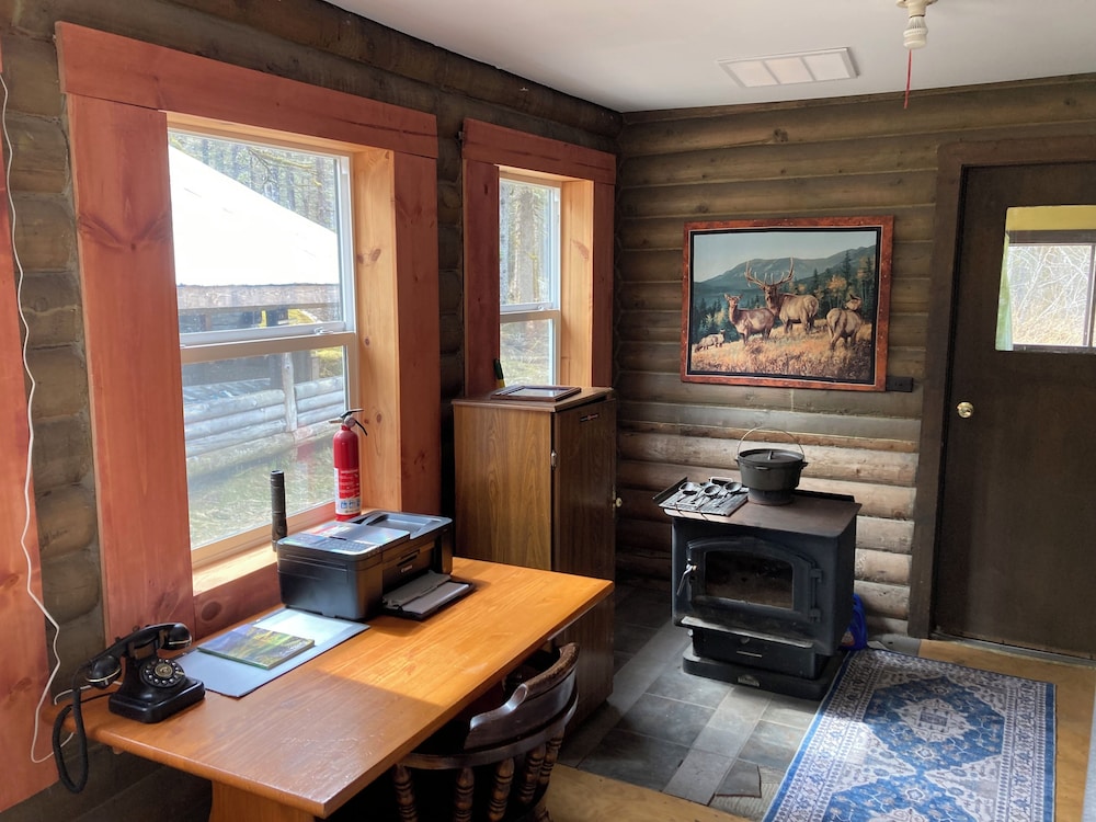 Valdez Lodge