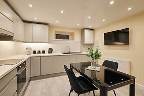 Host Stay Ross View Basement Apartment