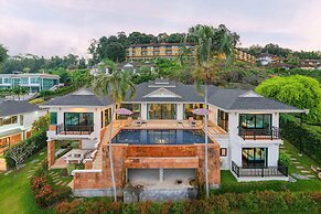 Golden Horizon Villa