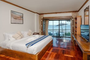 Golden Horizon Villa