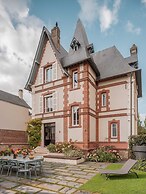 Large Chic Stylish Villa Superb Garden