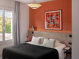 Large Chic Stylish Villa Superb Garden