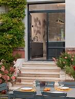 Large Chic Stylish Villa Superb Garden