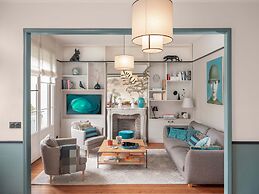 Large Chic Stylish Villa Superb Garden