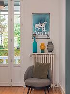 Large Chic Stylish Villa Superb Garden
