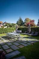 Large Chic Stylish Villa Superb Garden